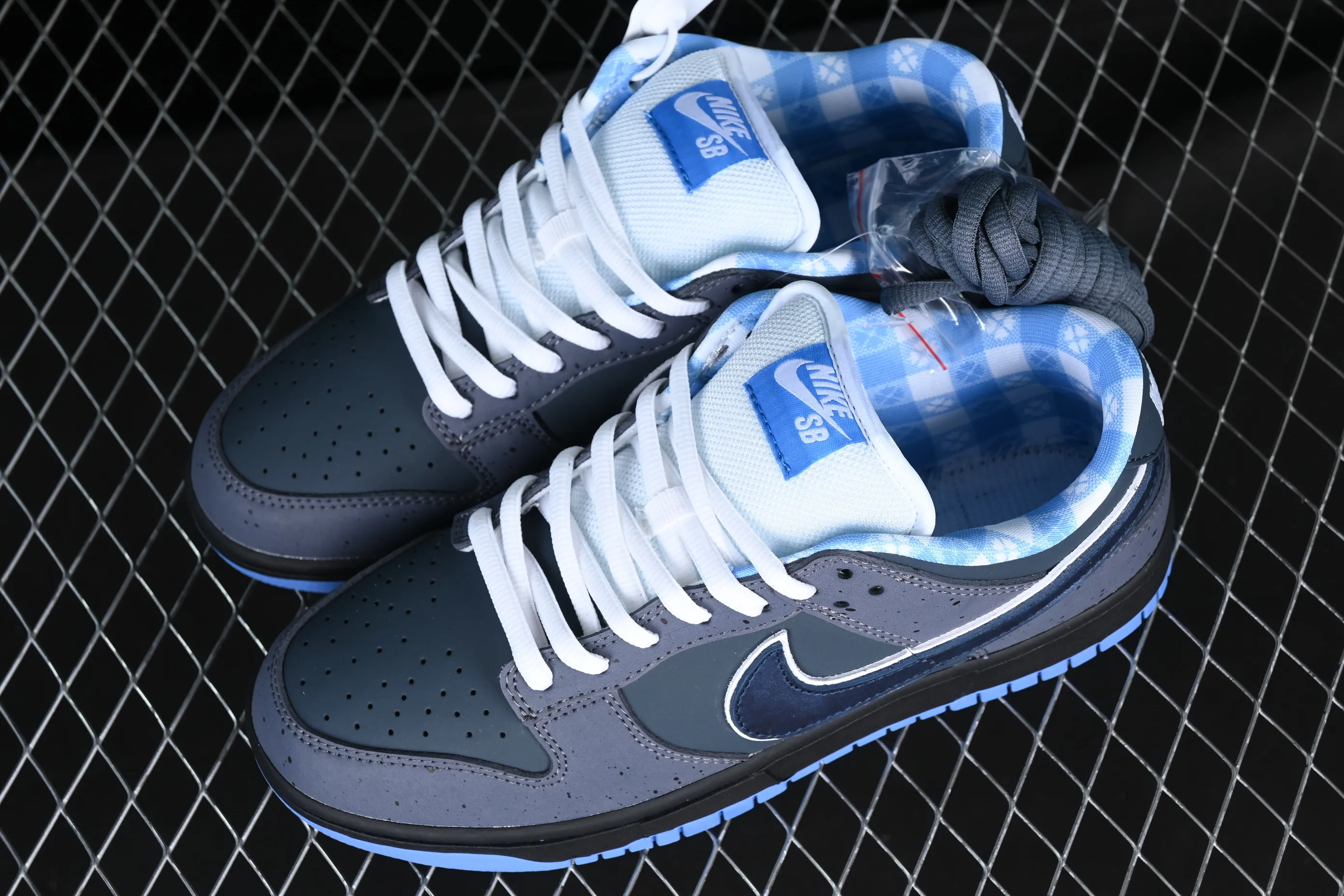 All Categories Nk SB Dunk Series Nk SB Dunk Low Low-top sneakers F version Concepts x Nk Dunk Low Pro SB "Blue Lobster" Blue Lobster SB low-top sports and leisure sneakers 313170-342